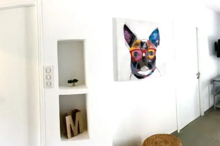 Room 2 of 10