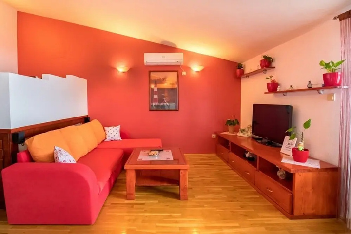 Room 14 of 21