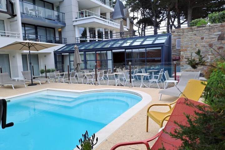 Hotel Pool