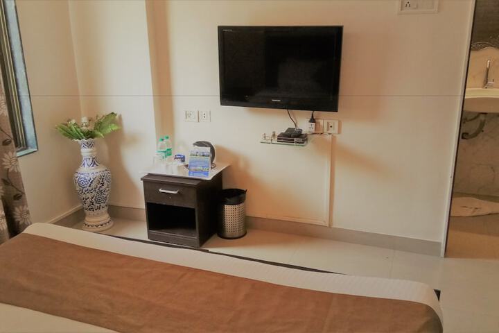Room 13 of 50