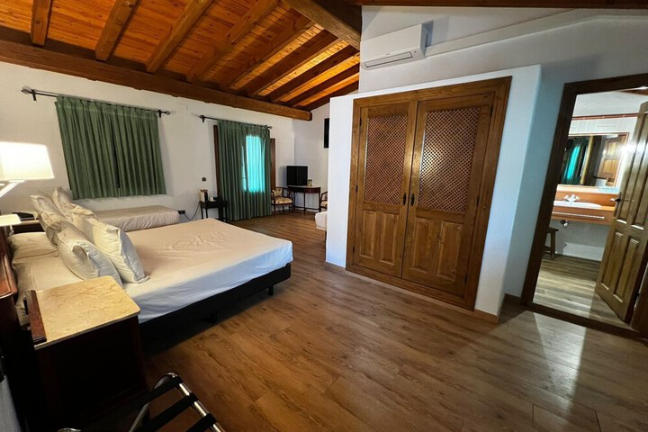 Room 44 of 119