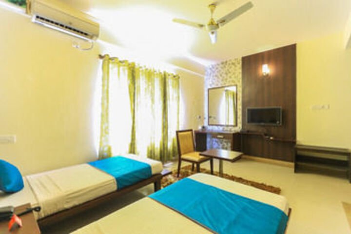 Room 13 of 26