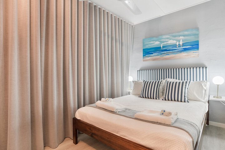 Room 2 of 25