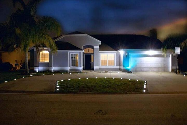 Spacious 4-bedroom 2-bath Abode in Winter Haven, FL