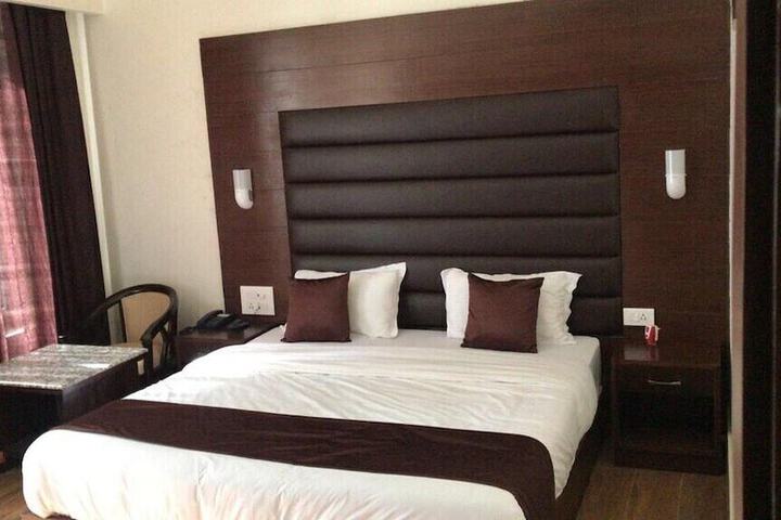 Room 9 of 50