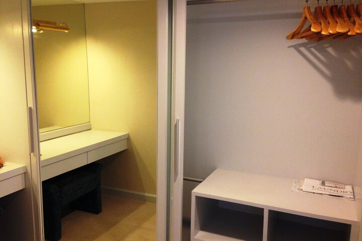 Room 30 of 76
