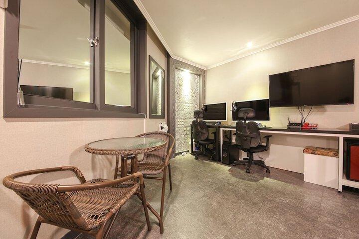 Room 14 of 118
