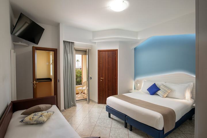 Room 5 of 25