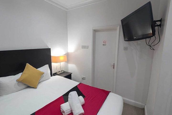 Room 13 of 37