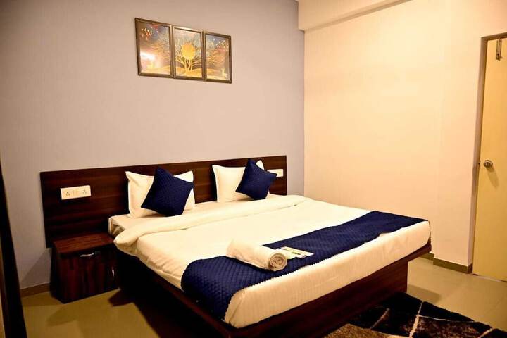 Room 4 of 20