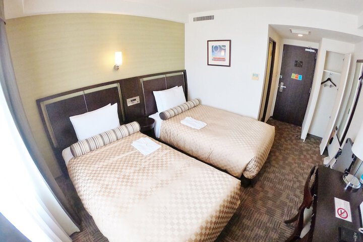 Room 28 of 66