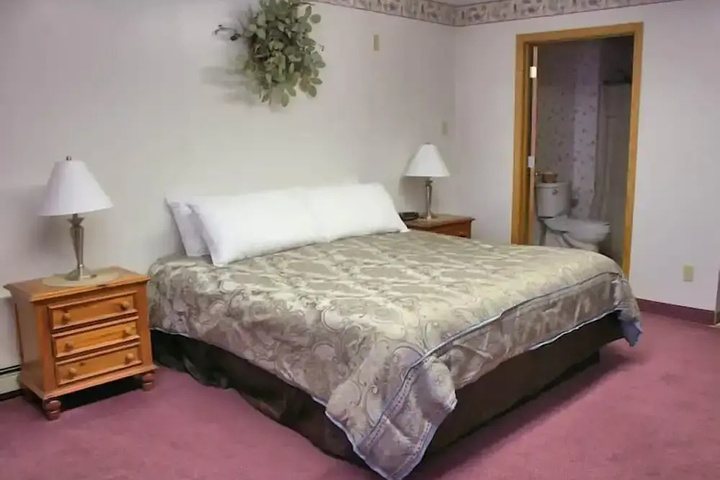 Room 4 of 12