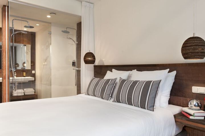 Room 3 of 33