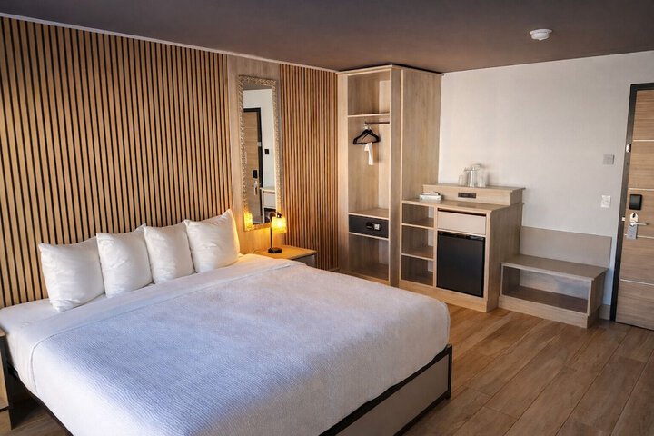 Room 5 of 15