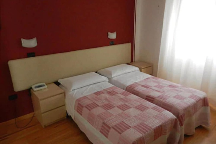 Room 7 of 31