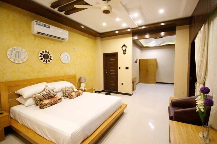 Room 9 of 35