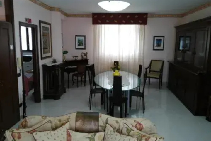 Room 4 of 11