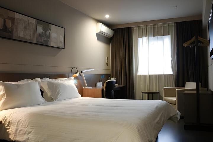 Room 19 of 42