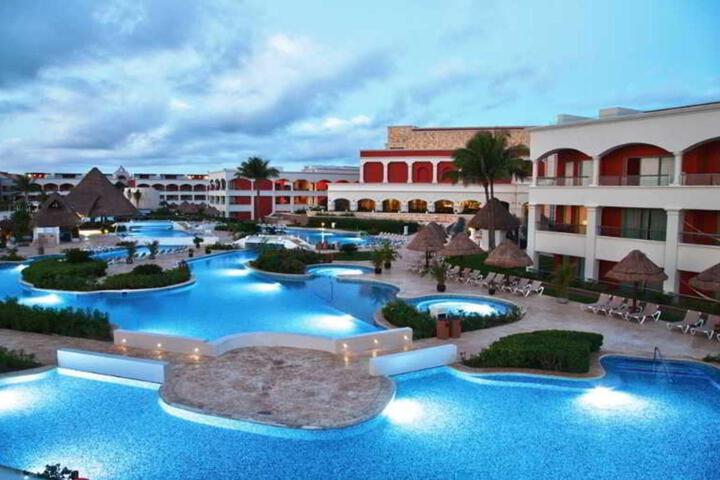 Pools & Facilities