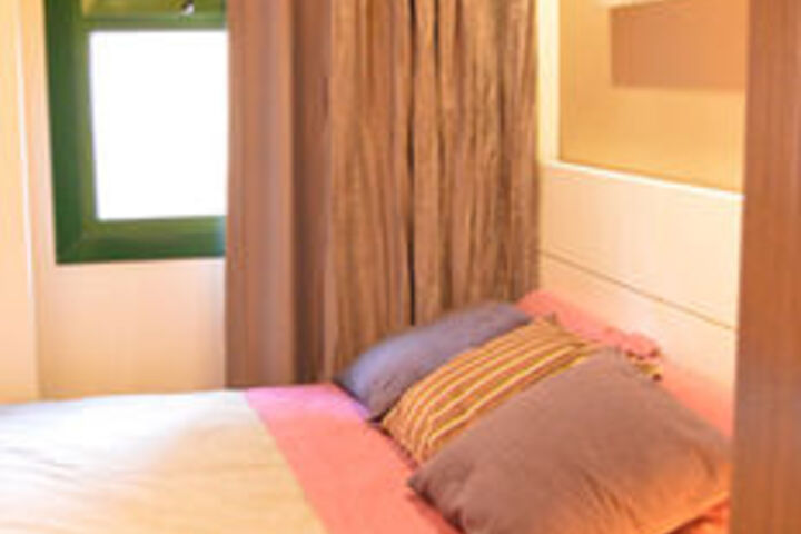 Room 8 of 13
