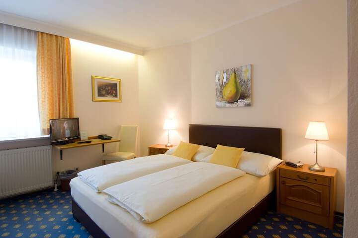 Room 16 of 37