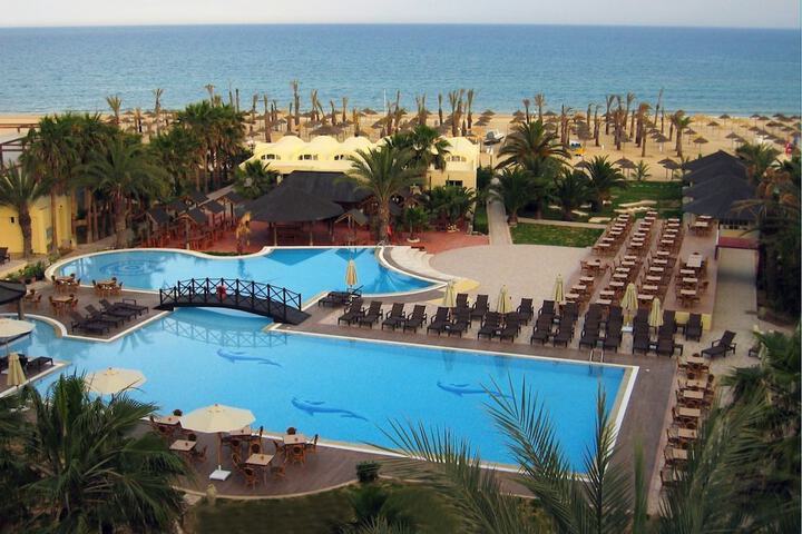 Hotel with Pool