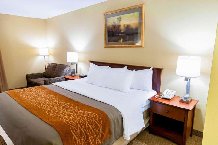 2 Queen Beds (9 of 14)