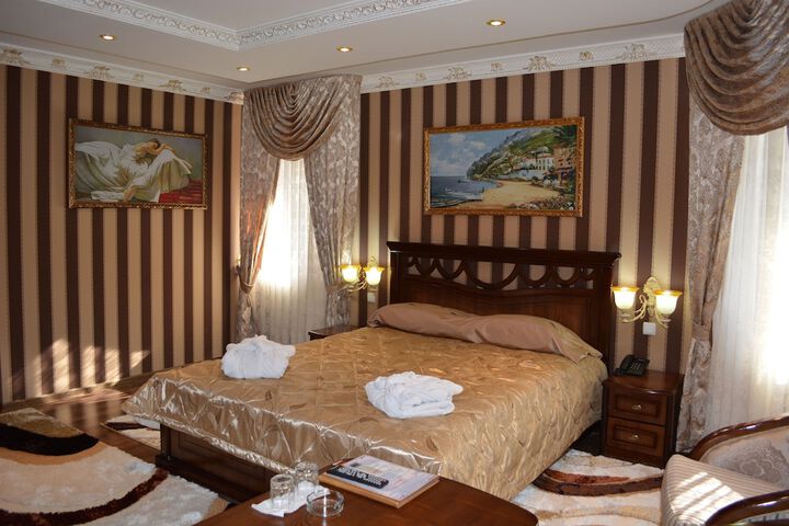 Room 16 of 39