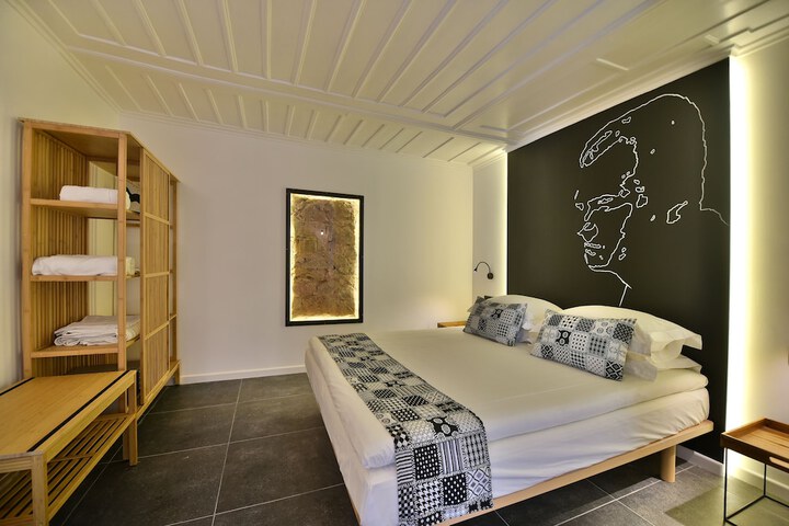 Room 22 of 62