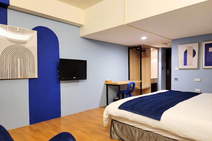 Room 13 of 31