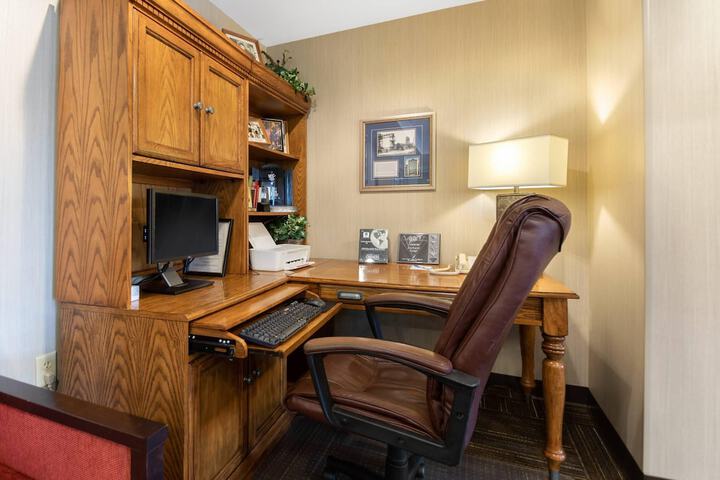 Business Center 33 of 34