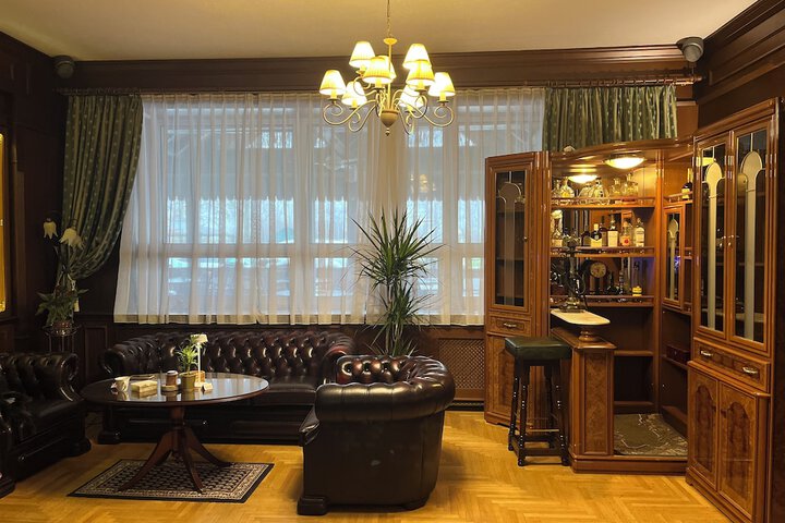 Lounge 62 of 84