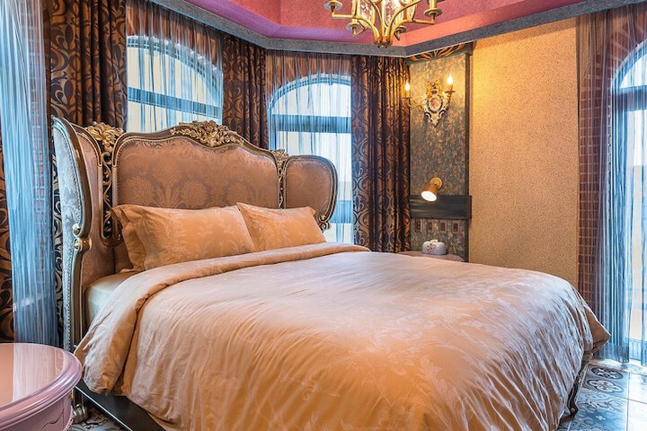 Room 7 of 22