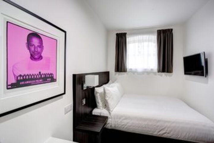 Room 13 of 27