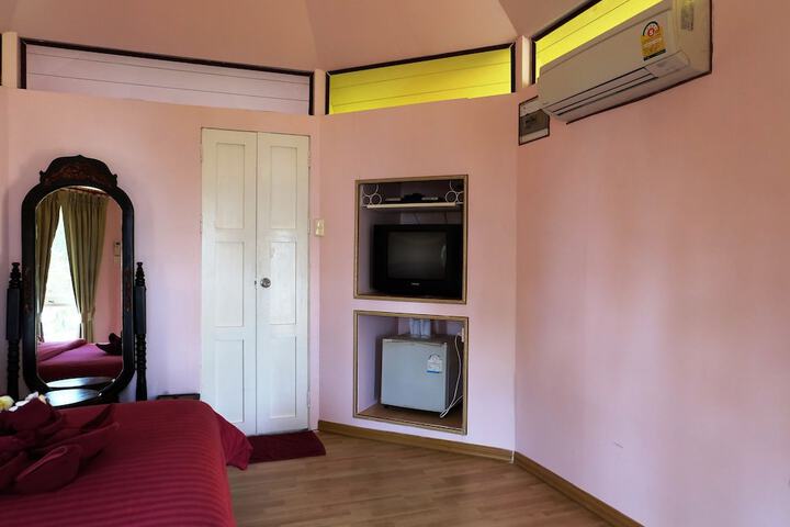 Room 7 of 105