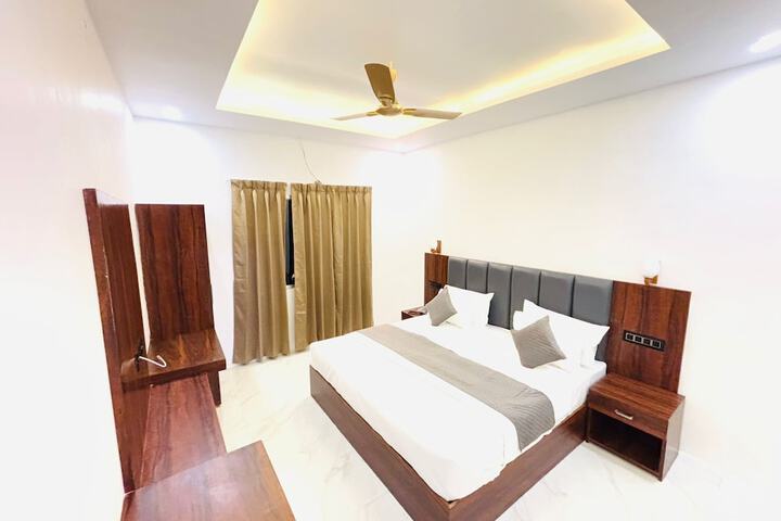 Room 9 of 30