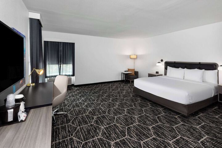 Room 19 of 37
