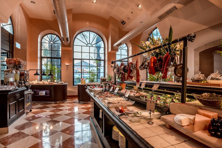 Dining 76 of 177