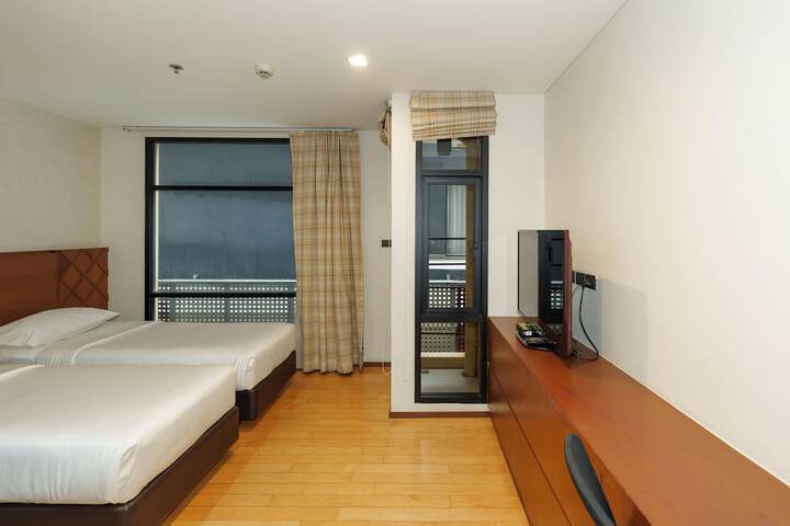 Room 14 of 37
