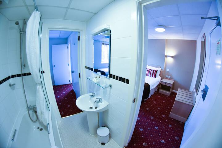 Room 33 of 50