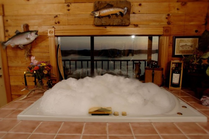 Jetted tub