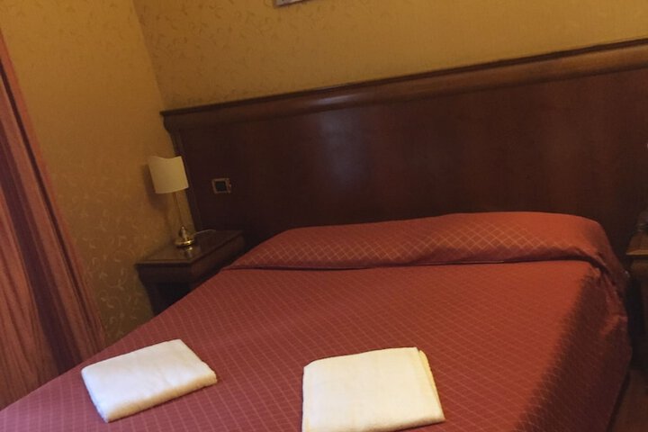 Room 2 of 48
