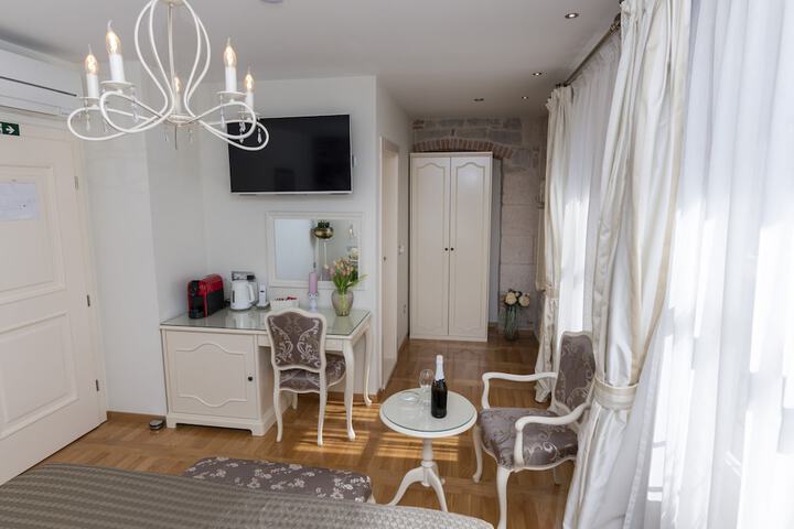 Room 4 of 31