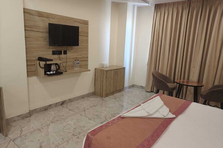 Room 3 of 11