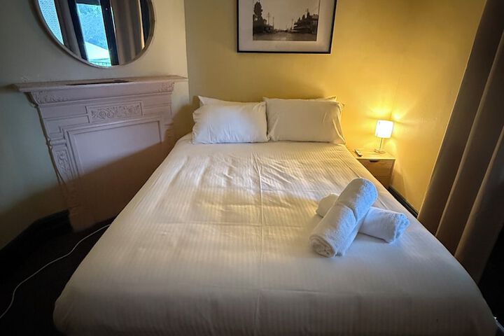 Room 4 of 30