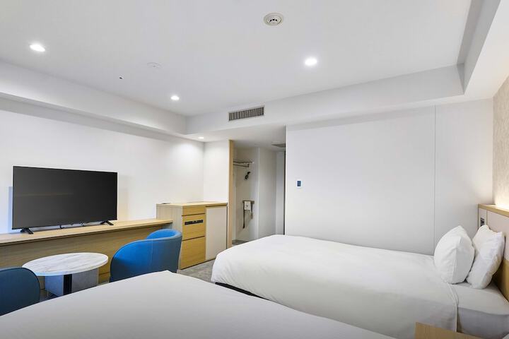 Room 26 of 42