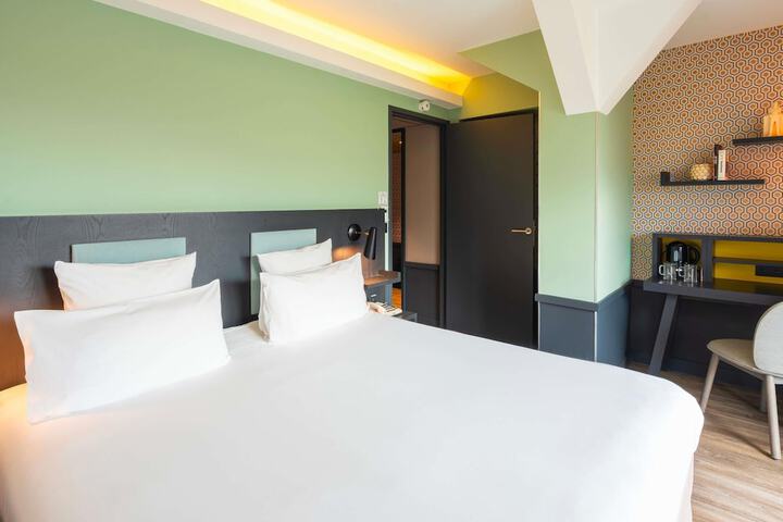 Room 27 of 111