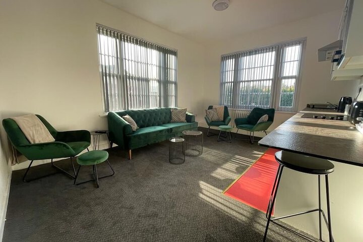 Lounge 36 of 40