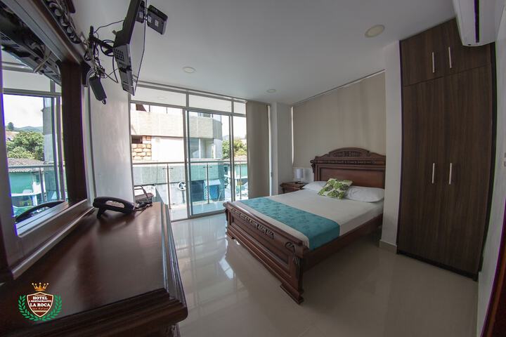 Room 6 of 16