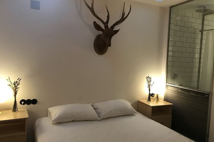 Room 8 of 131